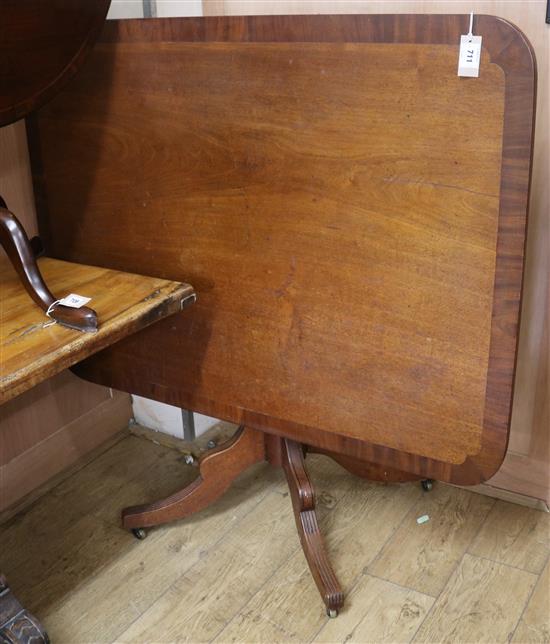 A Regency banded mahogany breakfast table W.125cm